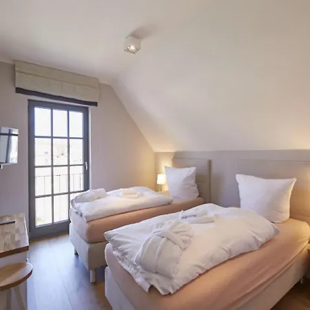 Prázdninový dům Reetland Am - Luxus Reetdachvilla Mit 3 Schlafzimmern, Sauna Und Kamin E20